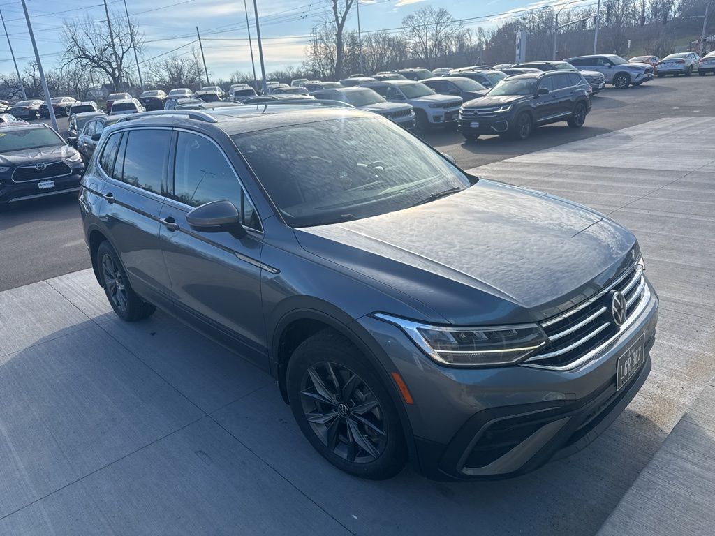 2022 Volkswagen Tiguan SE photo 2