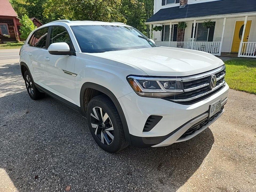 2023 Volkswagen Atlas Cross Sport SE photo 2