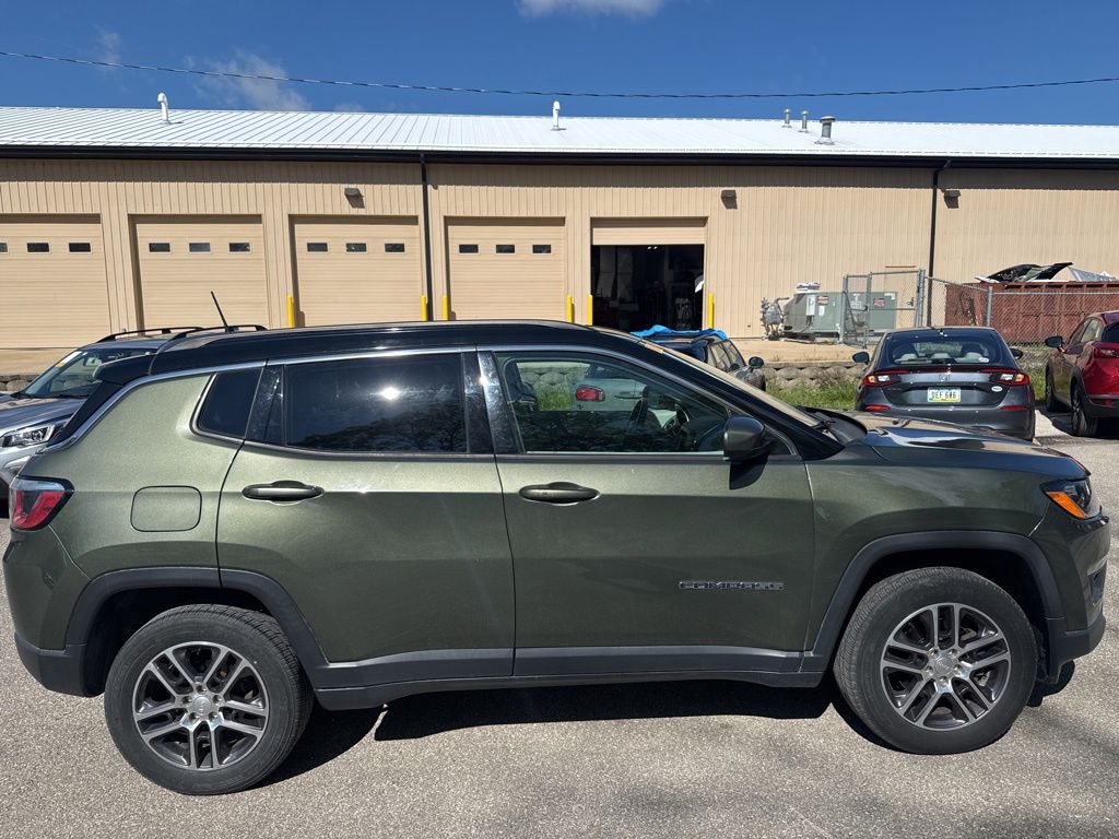 2018 Jeep Compass Latitude photo 3