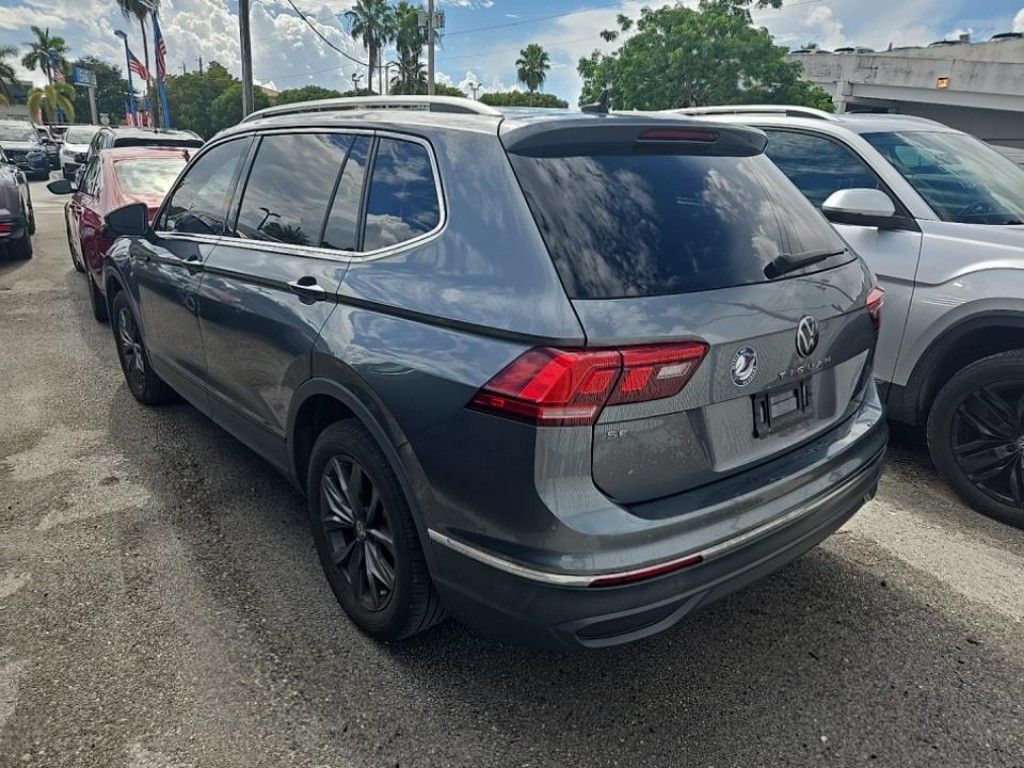 2022 Volkswagen Tiguan SE photo 2