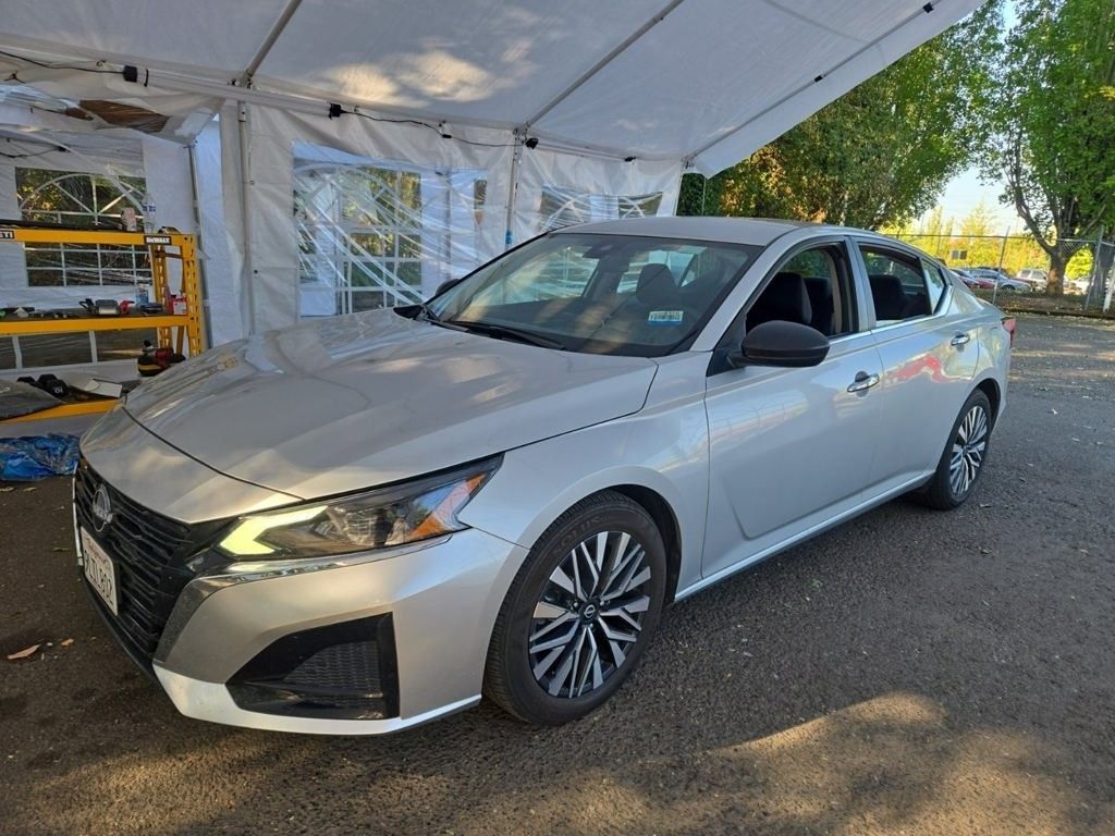 2024 Nissan Altima 2.5 SV photo 2