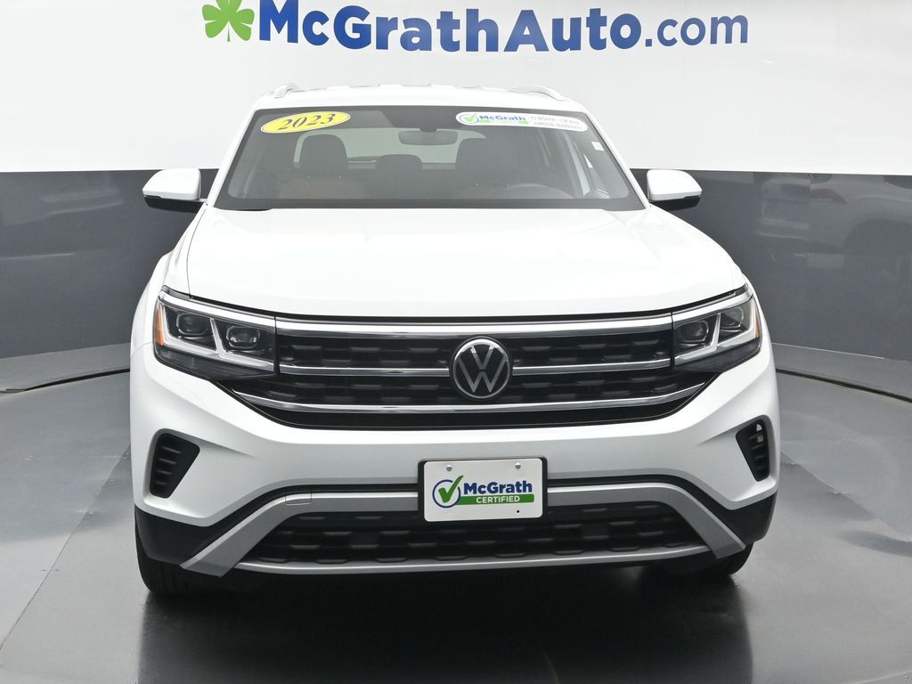 2023 Volkswagen Atlas Cross Sport SE photo 2