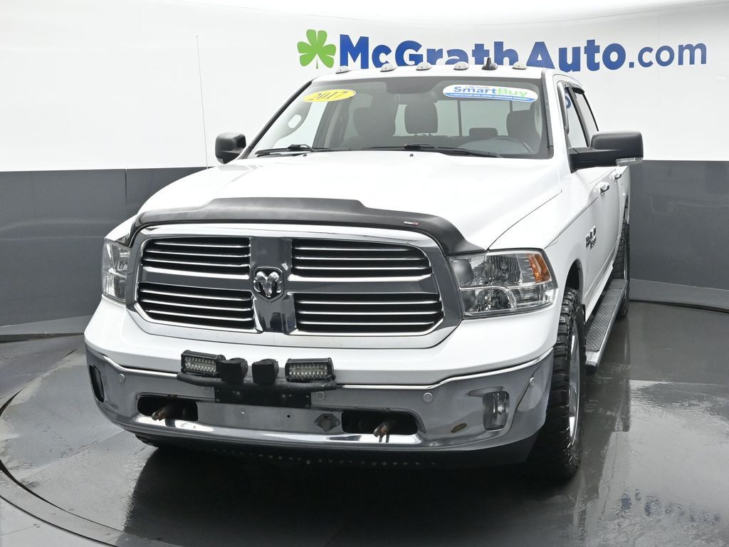 2017 Ram 1500 SLT photo 3