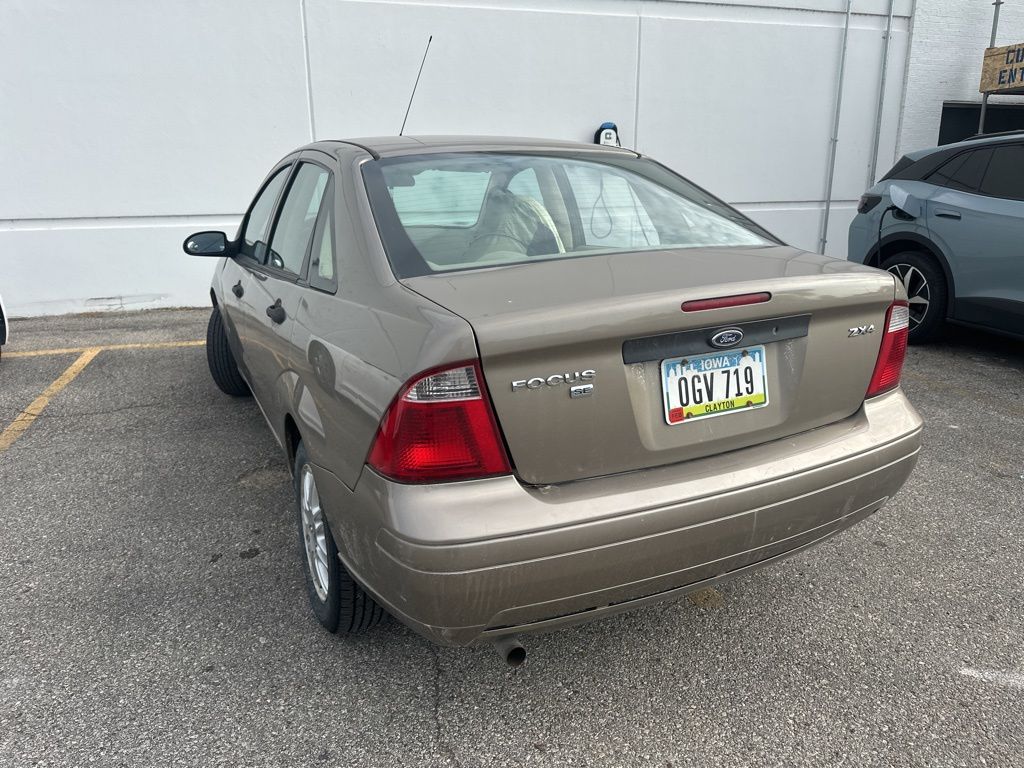 2005 Ford Focus ZX4 S photo 4