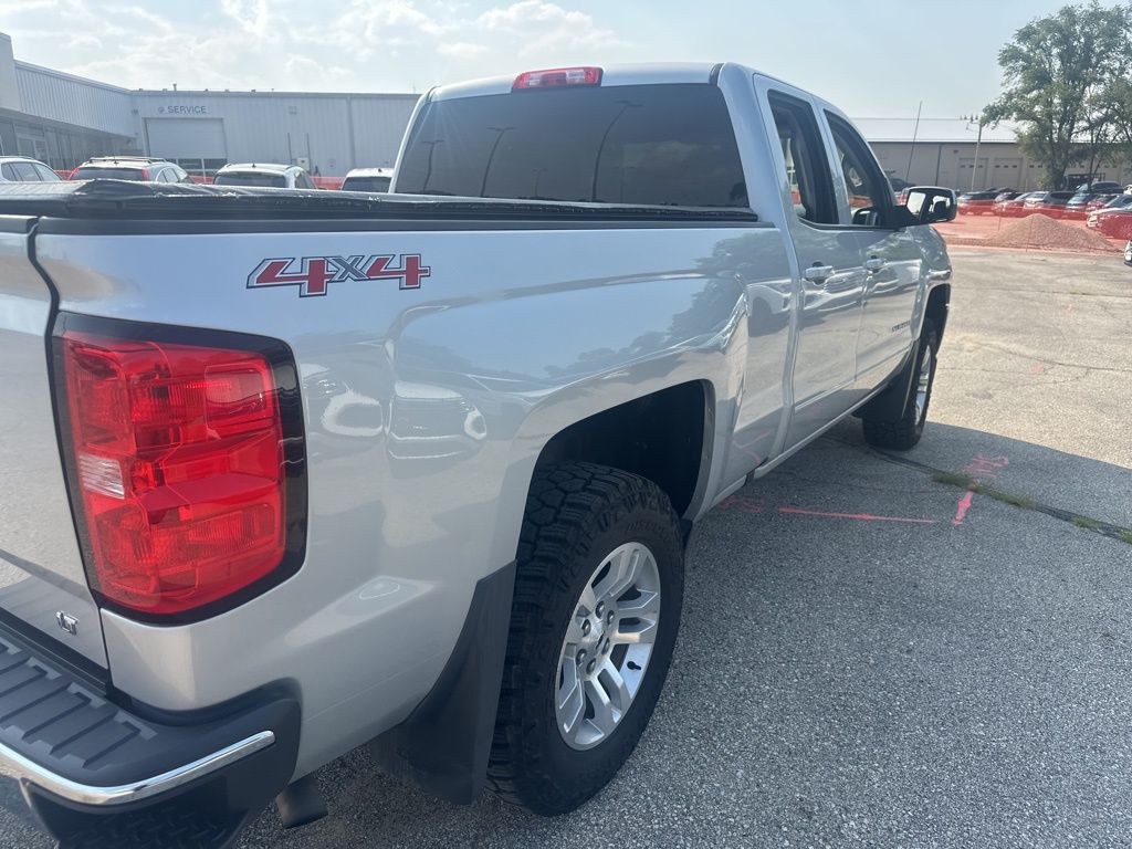 2017 Chevrolet Silverado 1500 LT photo 4