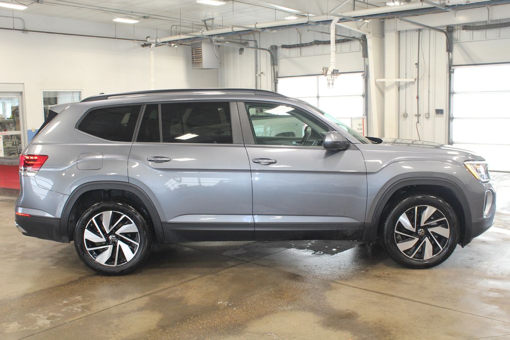 Used 2024 Volkswagen Atlas SE w/Tech with VIN 1V2HR2CA8RC579709 for sale in Marion, IA