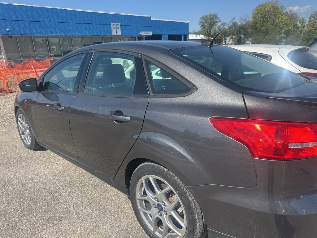 2015 Ford Focus SE photo 3