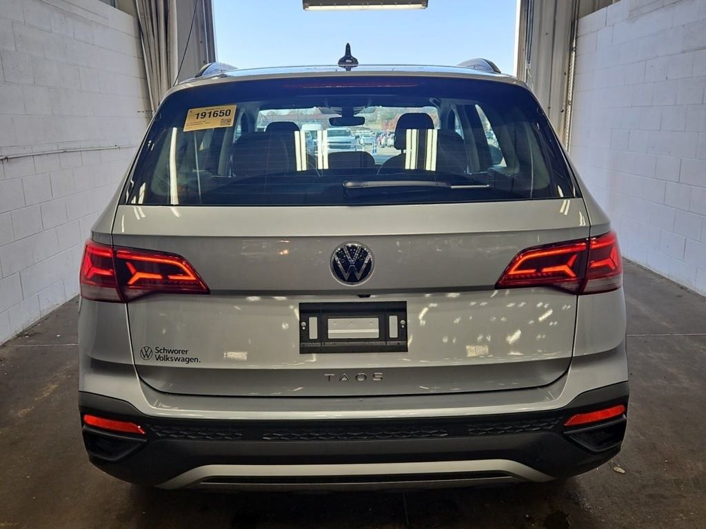 2024 Volkswagen Taos S photo 2