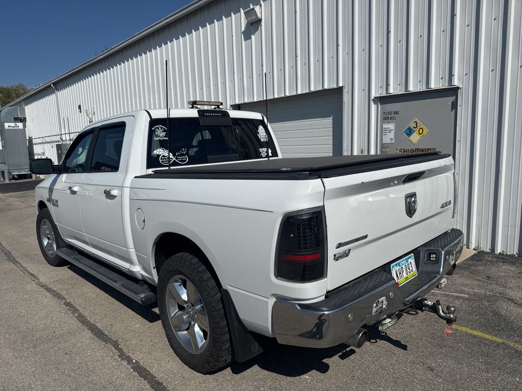 2017 Ram 1500 SLT photo 4
