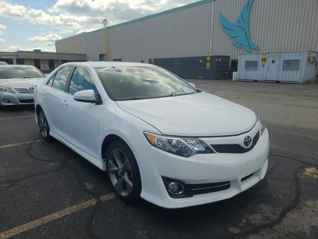 Used 2013 Toyota Camry SE with VIN 4T1BK1FK6DU528802 for sale in Marion, IA