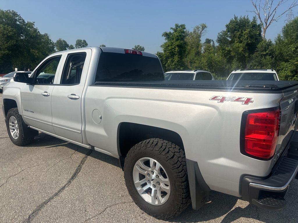 2017 Chevrolet Silverado 1500 LT photo 3