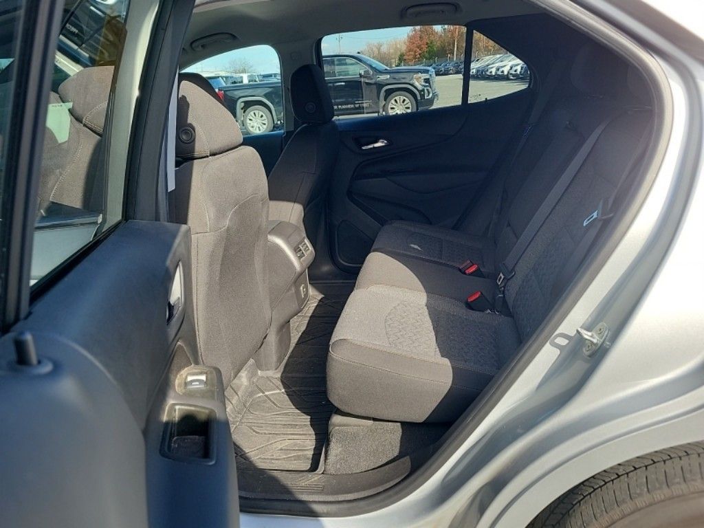 2022 Chevrolet Equinox photo 3