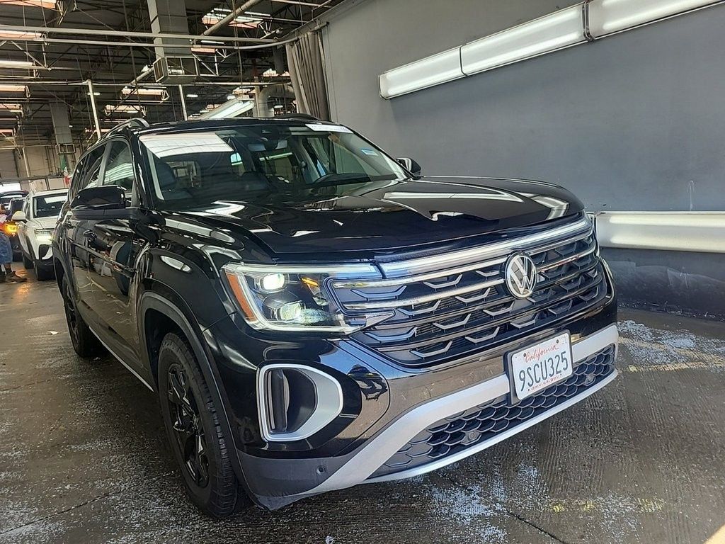 2024 Volkswagen Atlas Peak Edition SEL photo 2