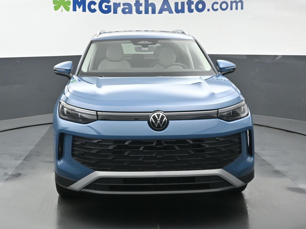 2025 Volkswagen Tiguan SE photo 3