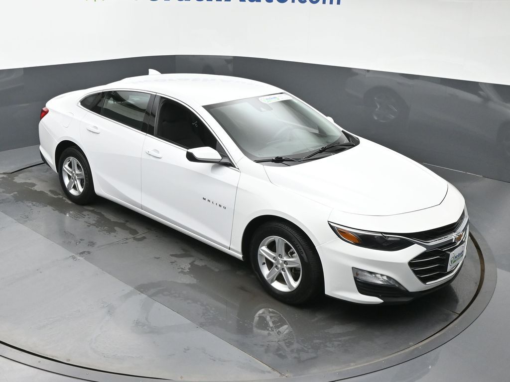2024 Chevrolet Malibu 1LT photo 2