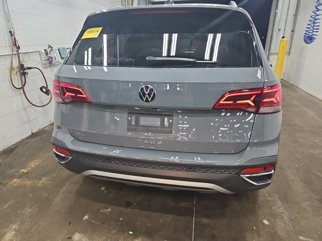 2022 Volkswagen Taos SEL photo 4
