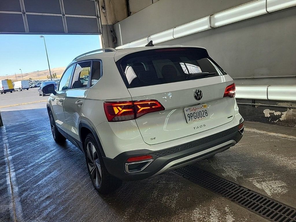 2024 Volkswagen Taos SE photo 3