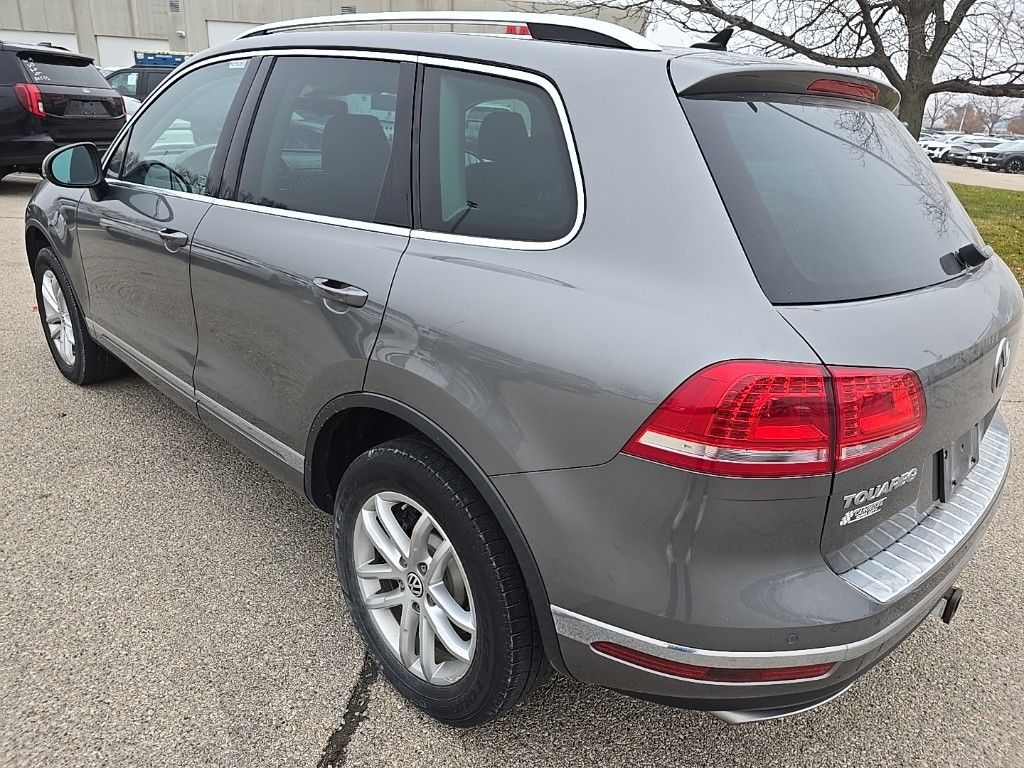2016 Volkswagen Touareg TDI Sport photo 4