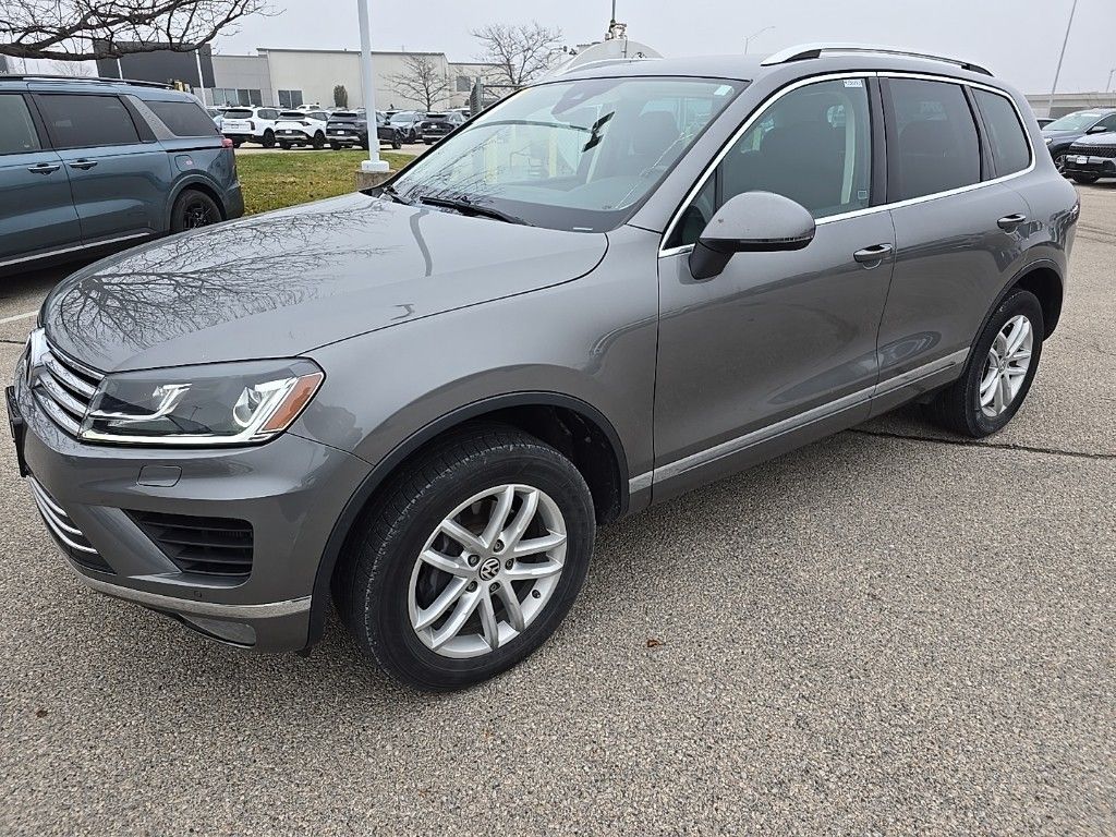 2016 Volkswagen Touareg TDI Sport photo 3