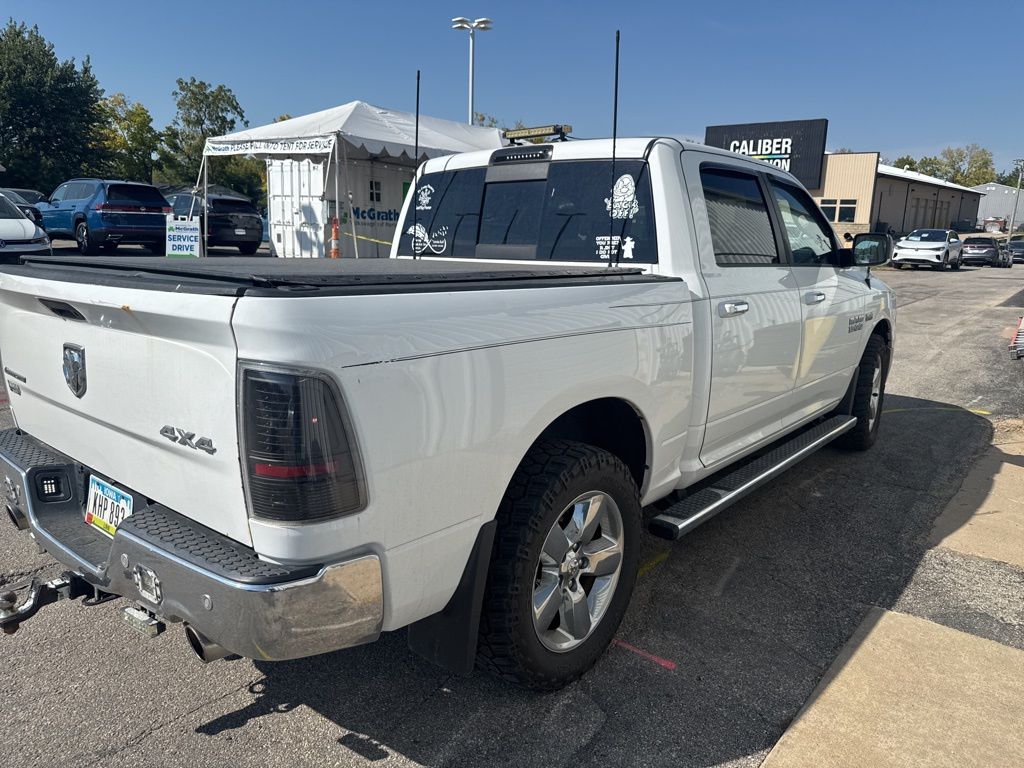 2017 Ram 1500 SLT photo 3
