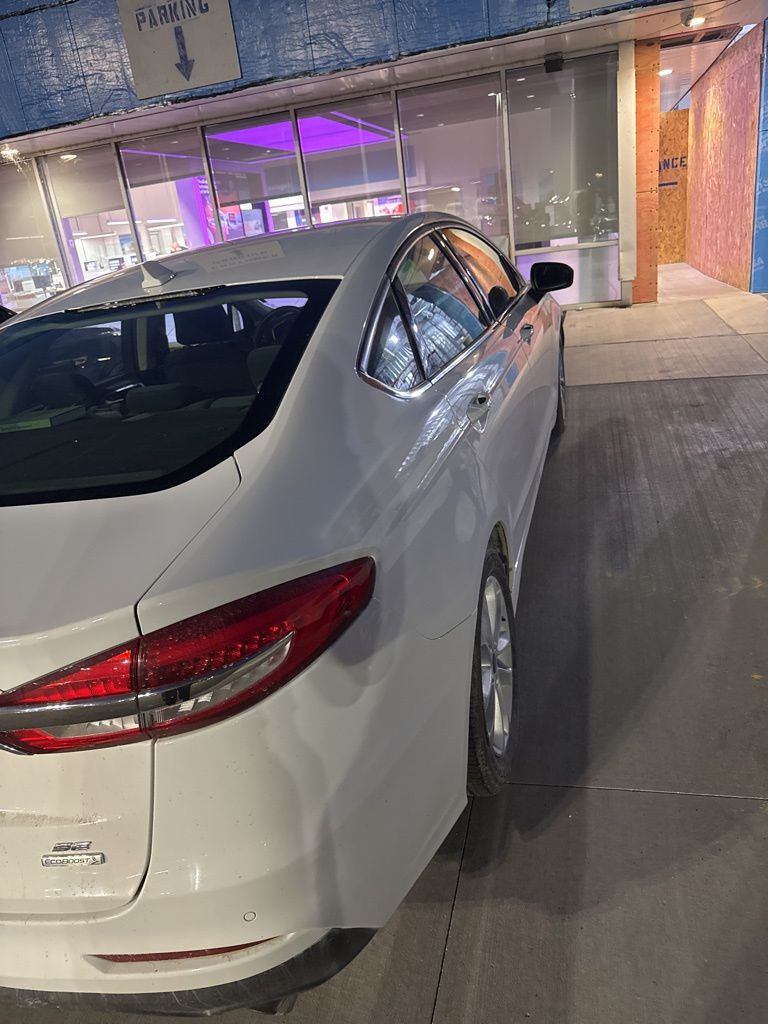 2019 Ford Fusion SE photo 4