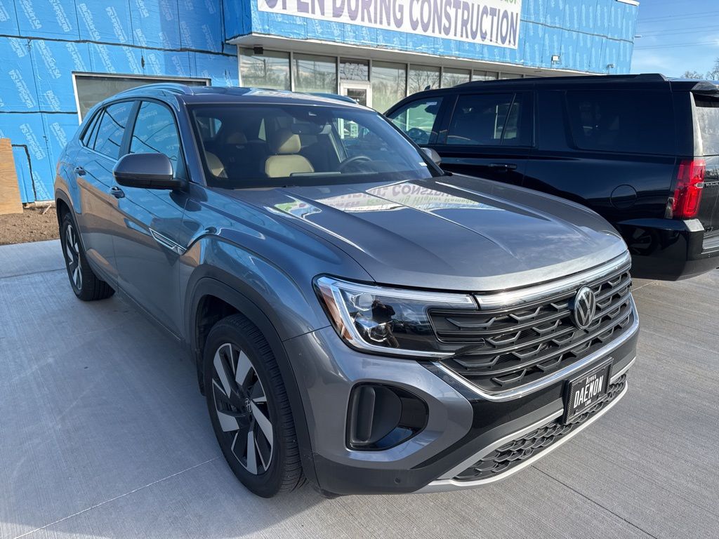 2024 Volkswagen Atlas Cross Sport SE Technology photo 2