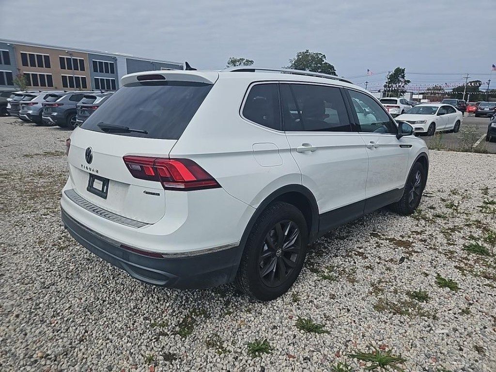 2022 Volkswagen Tiguan SE photo 2
