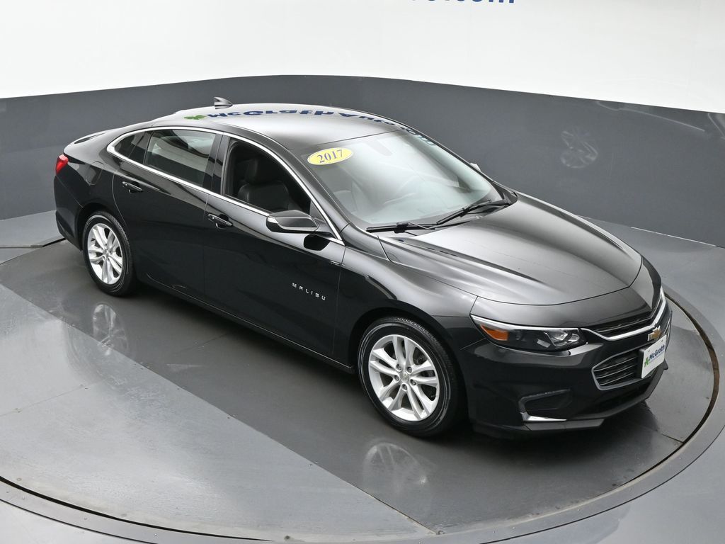 2017 Chevrolet Malibu 1LT photo 2