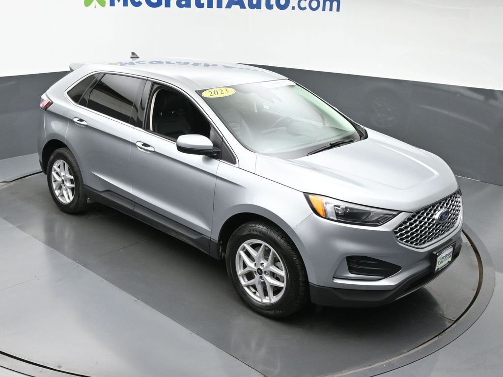 2023 Ford Edge SEL photo 2