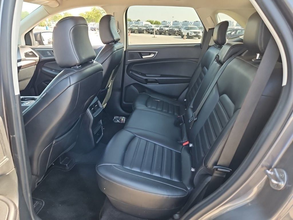 2023 Ford Edge SEL photo 3