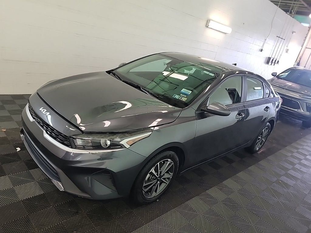 2024 Kia Forte LXS photo 4