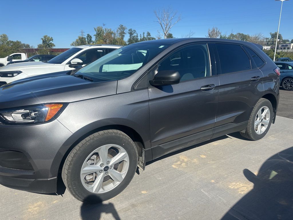 2023 Ford Edge SE photo 2