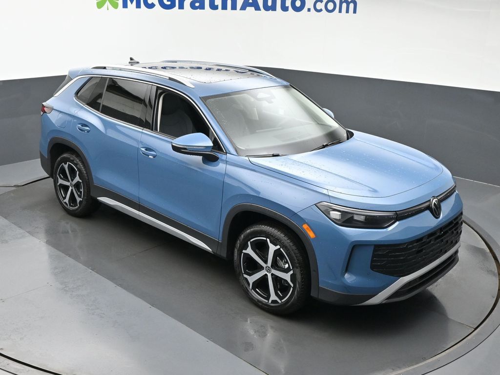 2025 Volkswagen Tiguan SE photo 2