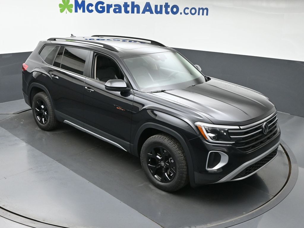 2026 Volkswagen Atlas Peak Edition SE photo 2