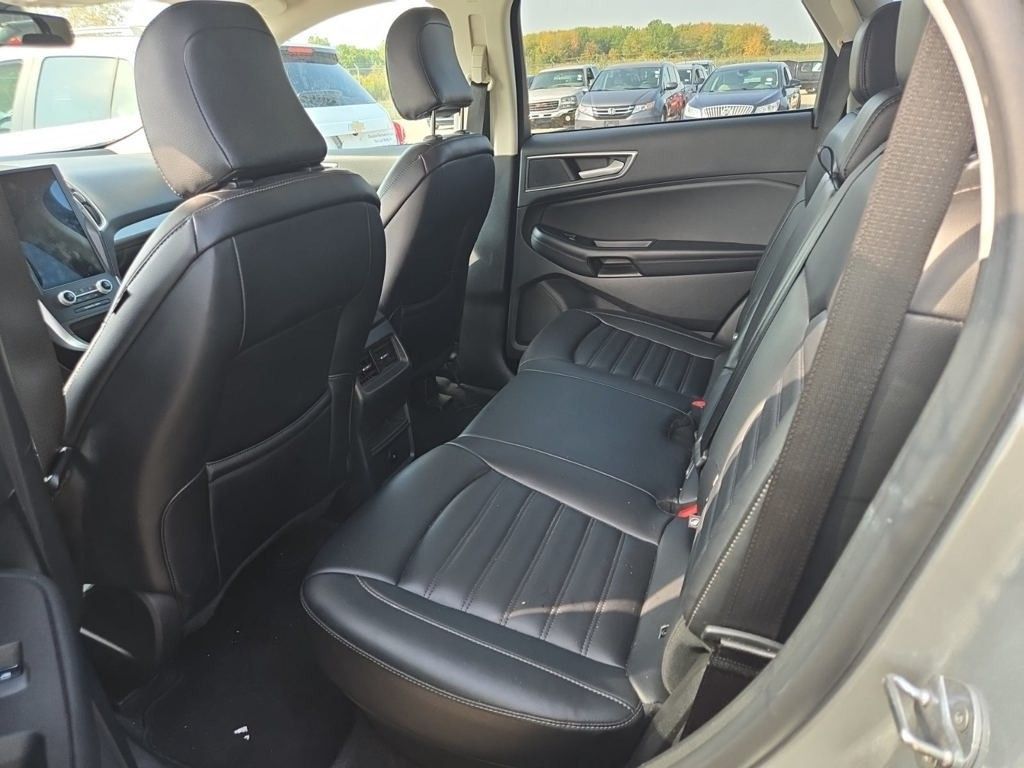 2023 Ford Edge SEL photo 3