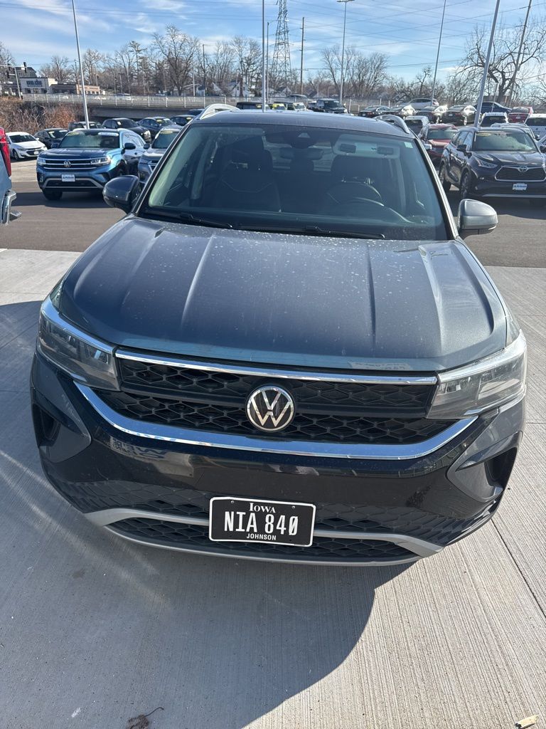 2023 Volkswagen Taos SE photo 2