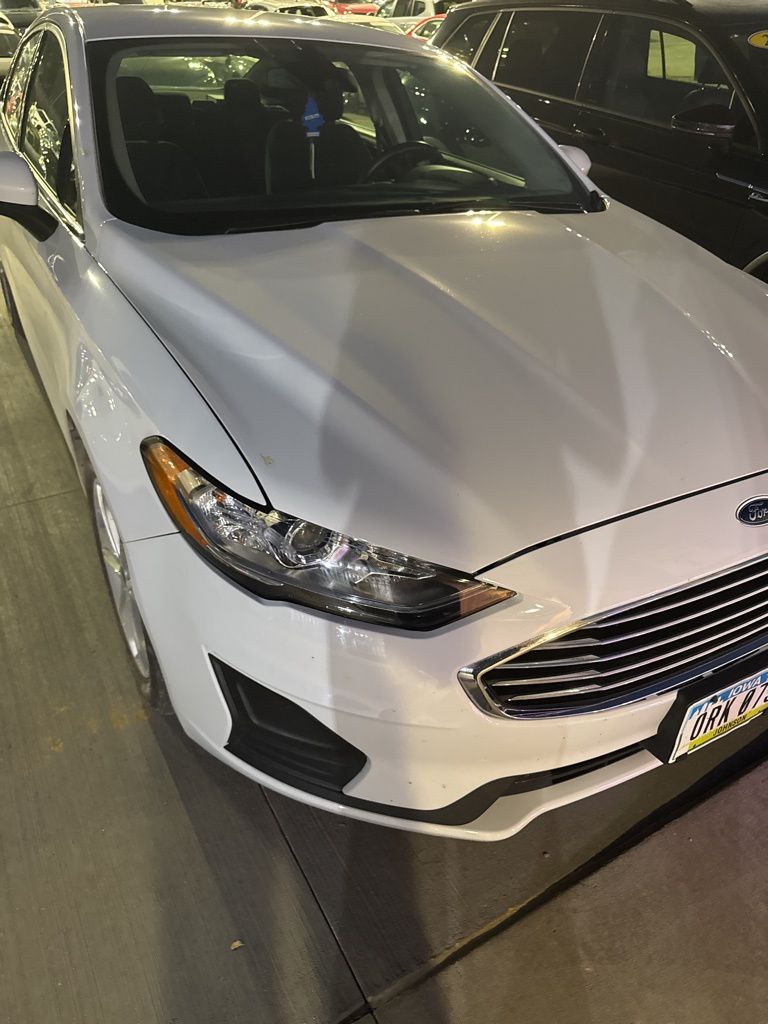 2019 Ford Fusion SE photo 3