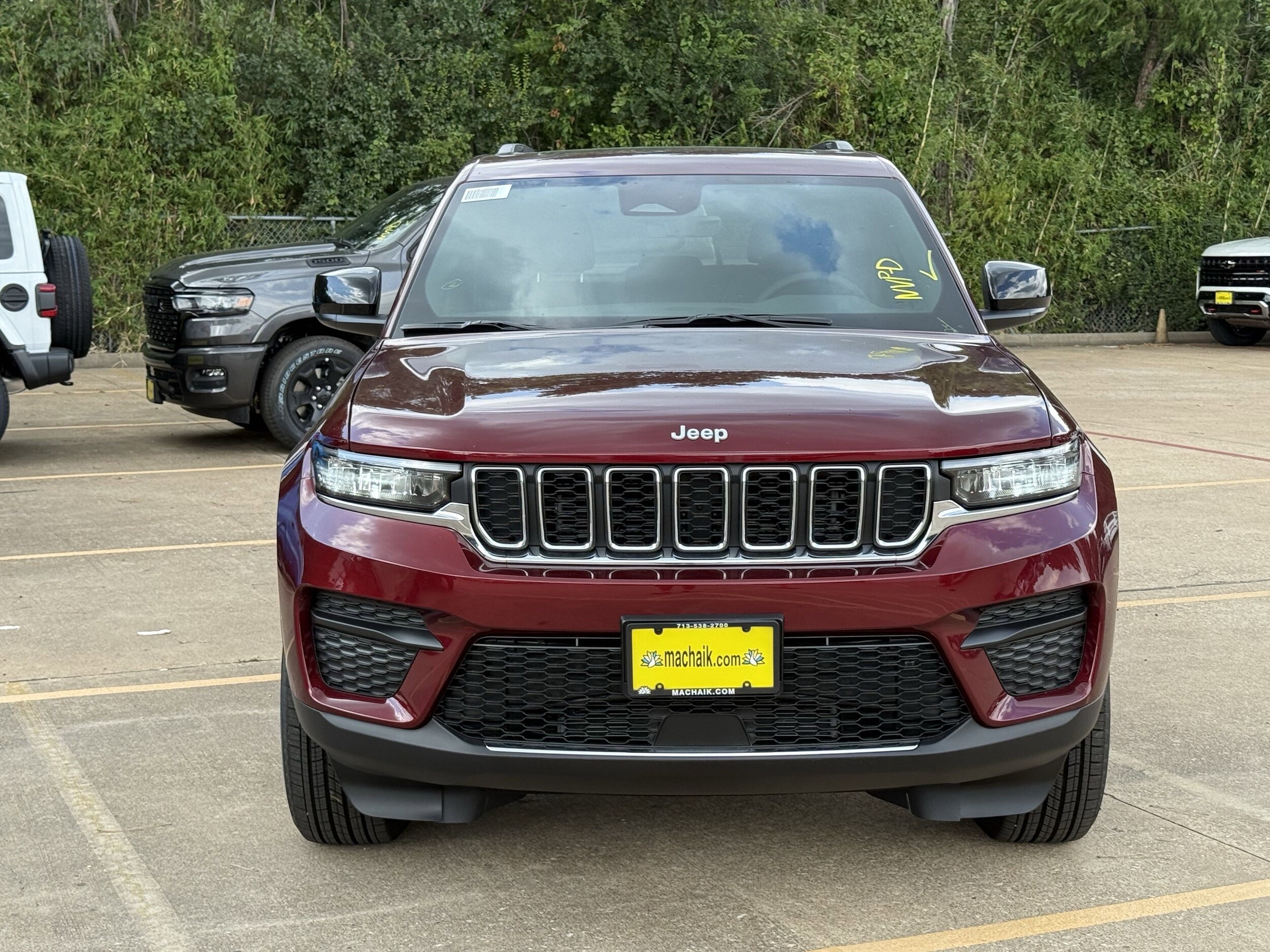 2025 Jeep Grand Cherokee Laredo photo 3