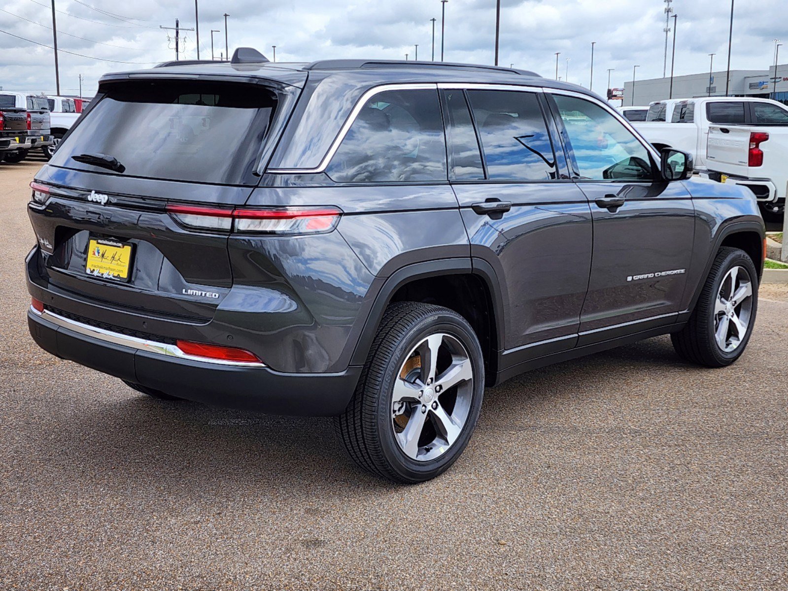 2024 Jeep Grand Cherokee Limited photo 3