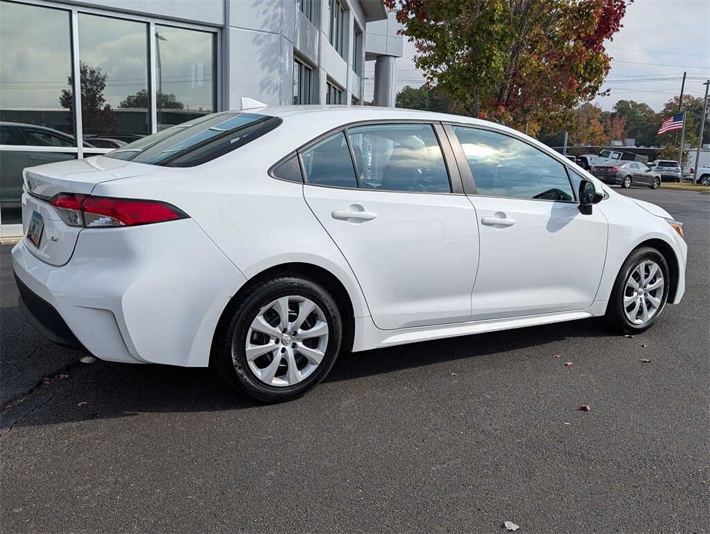 2024 Toyota Corolla LE photo 3