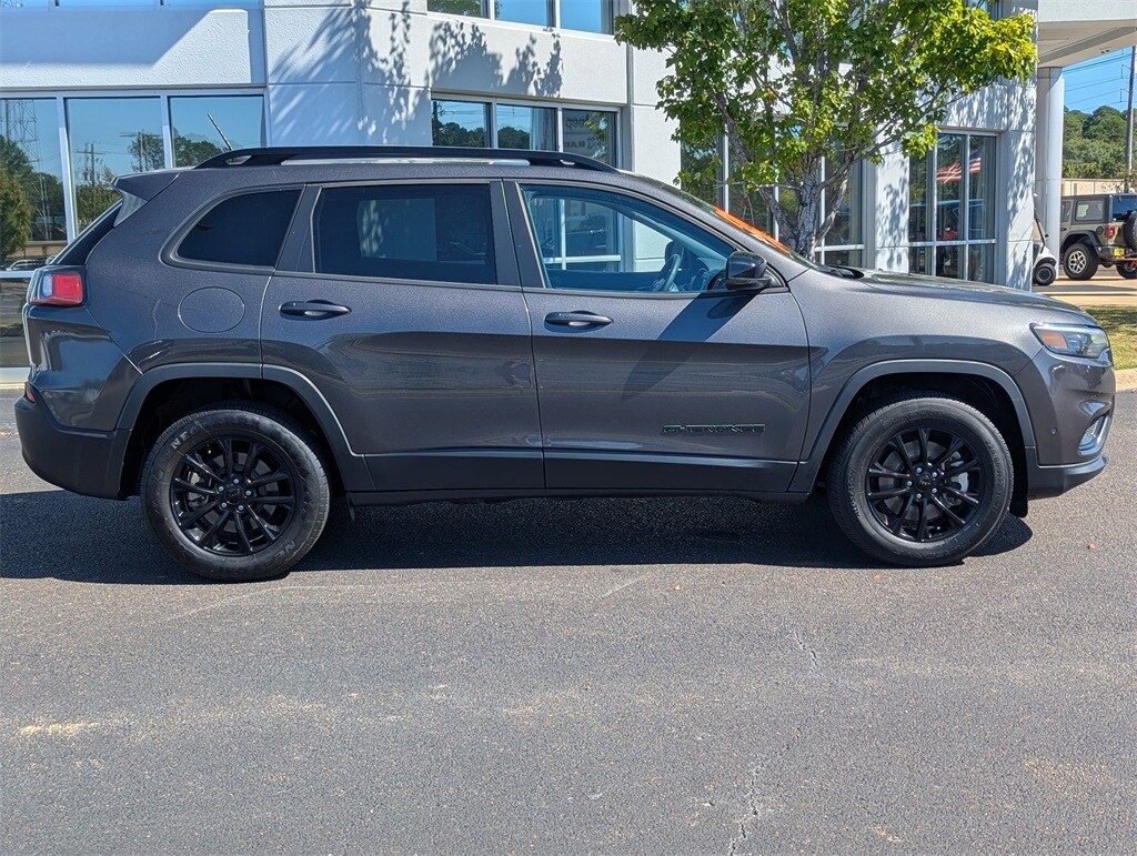2023 Jeep Cherokee Altitude Lux photo 2