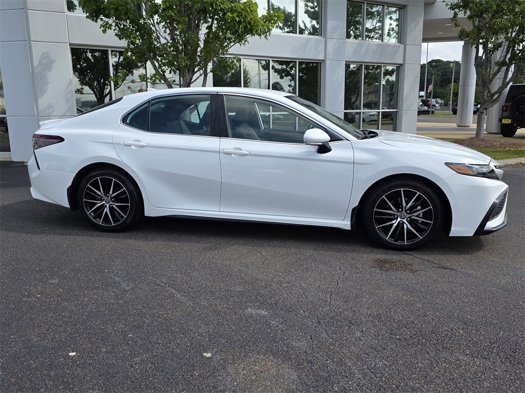 2023 Toyota Camry SE photo 3