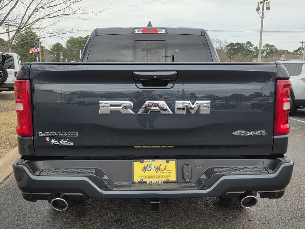 New 2026 Ram 1500 LARAMIE CREW CAB 4X4 5'7 BOX Pickup
