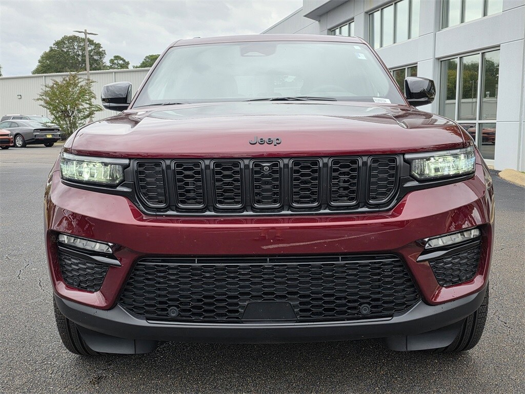 2025 Jeep Grand Cherokee Limited photo 2