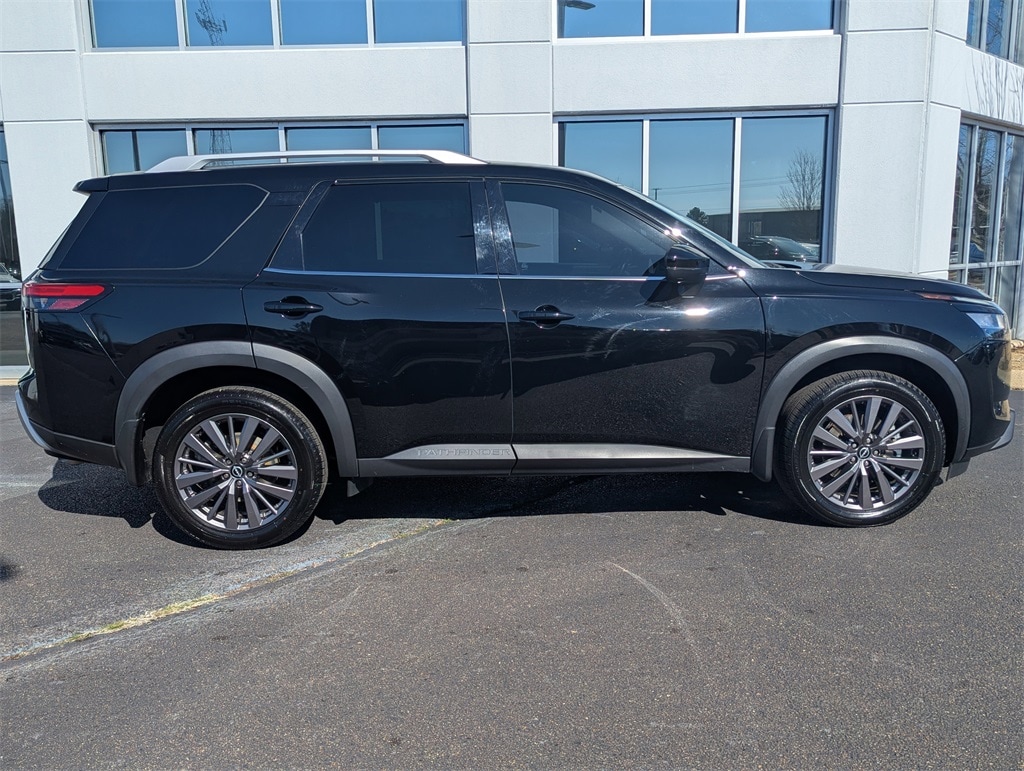 Used 2023 Nissan Pathfinder SL Sport Utility