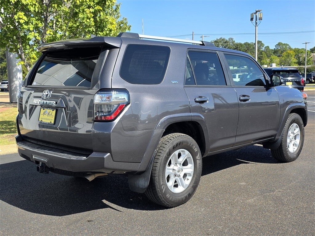 2019 Toyota 4Runner SR5 photo 3