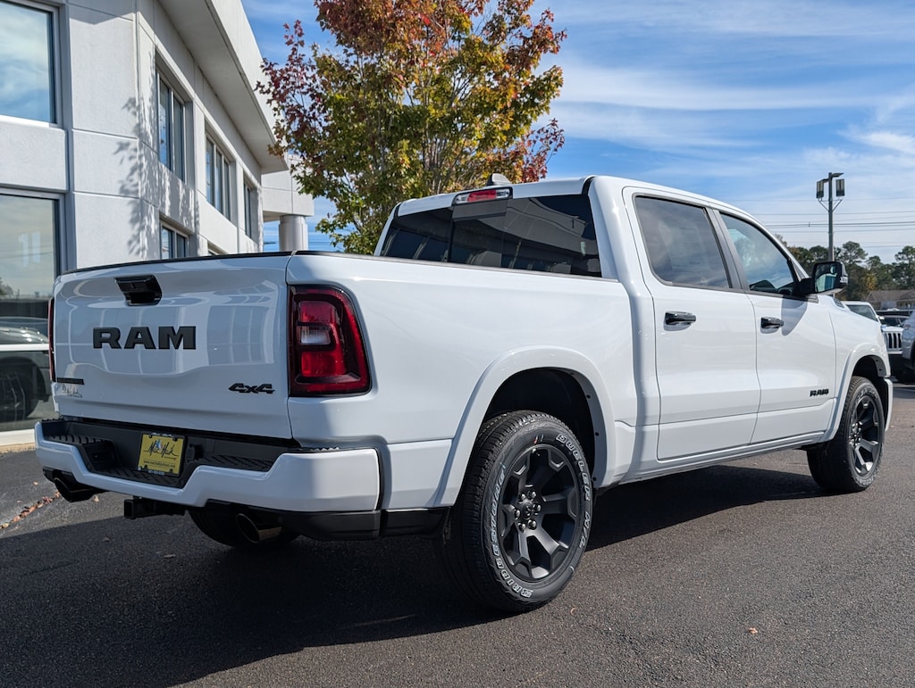 New 2026 Ram 1500 BIG HORN CREW CAB 4X4 5'7 BOX Pickup
