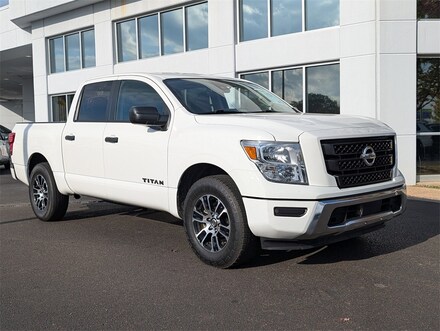 2022 Nissan Titan SV Crew Cab Pickup