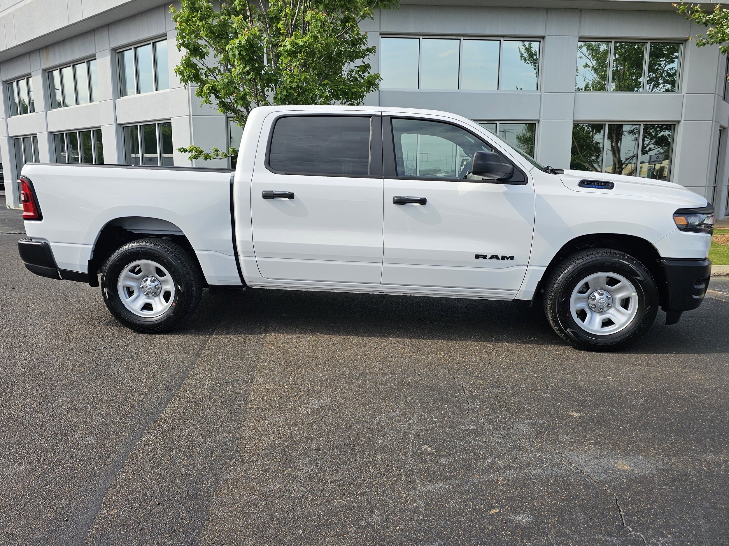 2025 Ram 1500 Tradesman photo 3