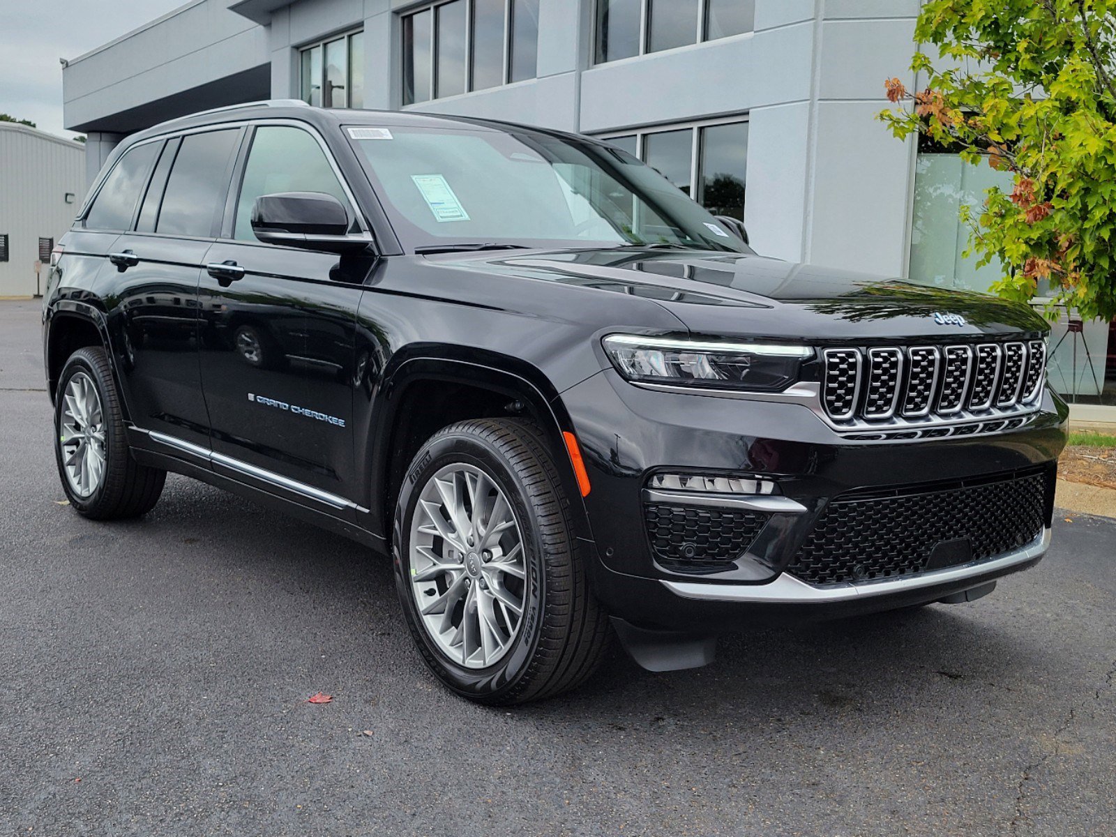2024 Jeep Cherokee 4xe Summit photo 2
